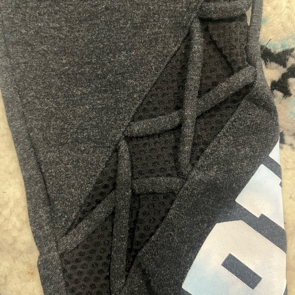 Pink Victoria's Secret Black Leggings Sleek Form-Fitting Design Sz small - Picture 5 of 6